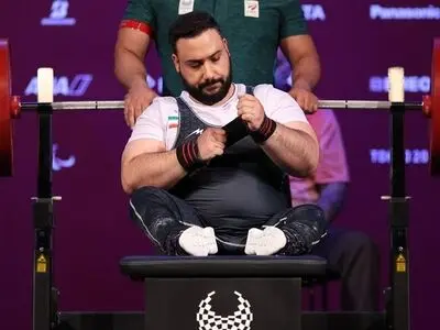  انتقاد قهرمان پارالمپیک از صندوق قهرمانان و حواله فوتبالیست‌ها 