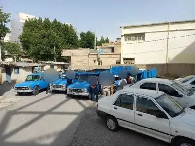 کارکنان شرکتی شهرداری ایلام برای ساعاتی دست از کار کشیدند