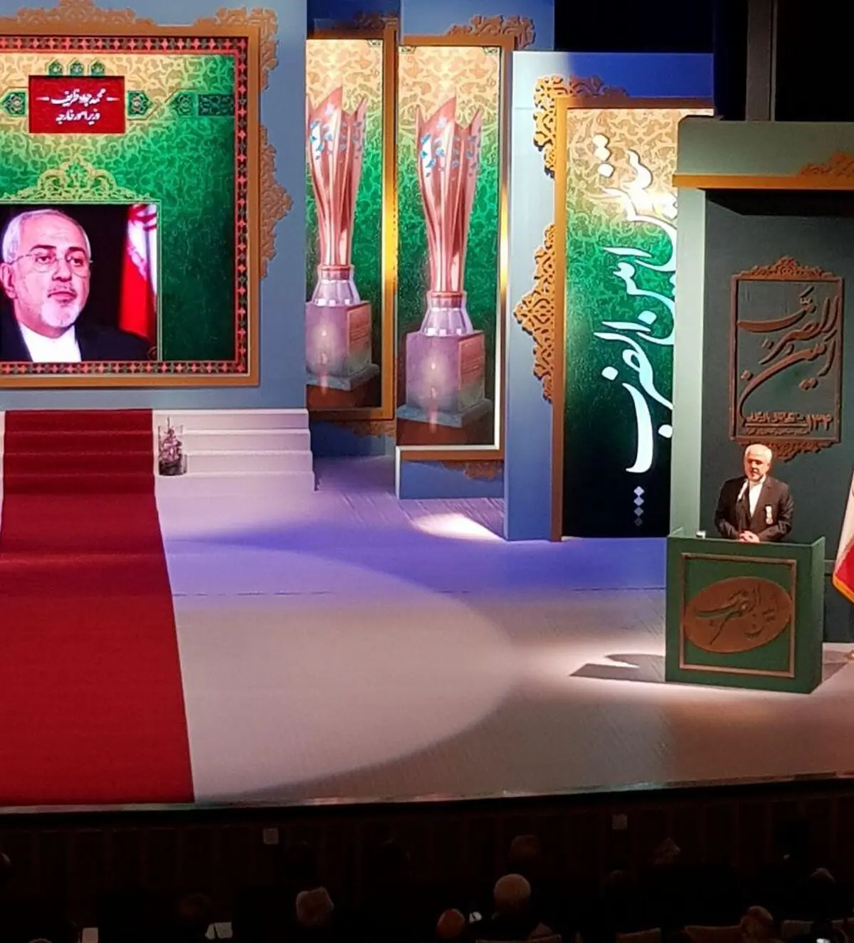 باید به اعتراض‌ها و انتقادات مردم گوش دهیم/ بازرگانان پیشگام در روابط با کشورها هستند