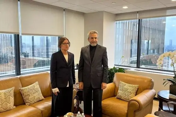 Irans acting FM meets with ICRC president in New York
