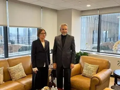 Irans acting FM meets with ICRC president in New York
