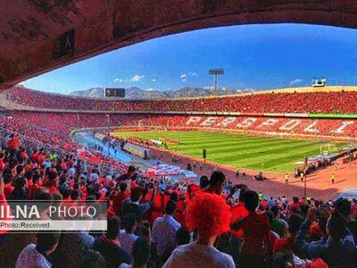 هواداری خطرناک در بازی فولاد - پرسپولیس (عکس)
