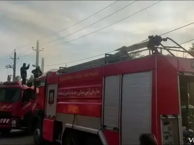 آتش‌سوزی گسترده در کارخانه کاغذسازی شهرک صنعتی فرامان کرمانشاه