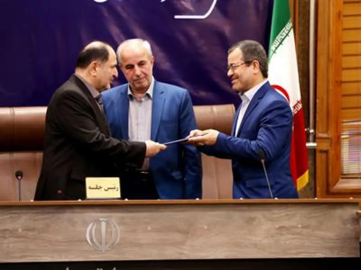 اعطای اعتبار نامه منتخبین انتخابات مجلس در رشت