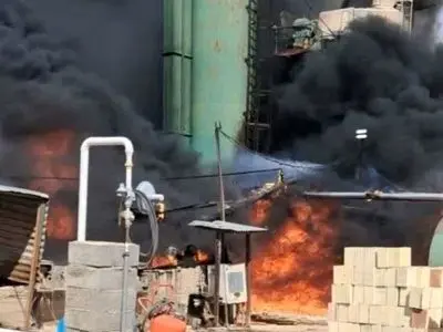 آتش‌سوزی کارخانه آسفالت سمنان مهار شد/حریق ارتباطی با جنگ نداشت