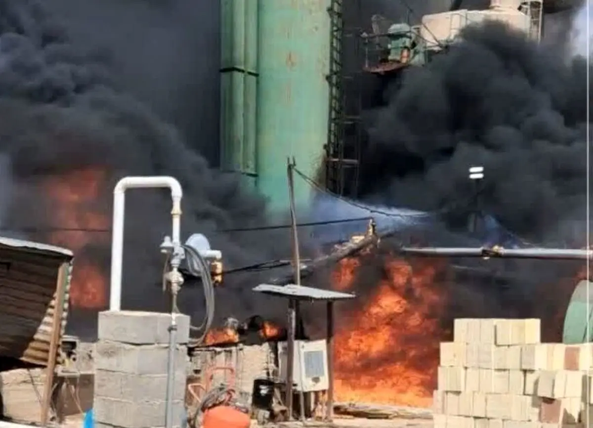 آتش‌سوزی کارخانه آسفالت سمنان مهار شد/حریق ارتباطی با جنگ نداشت