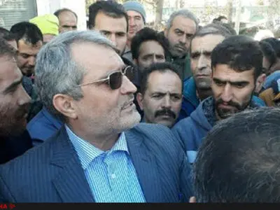 کارگران مناطق  دو،پنج وشش شهرداری کرج تجمع کردند