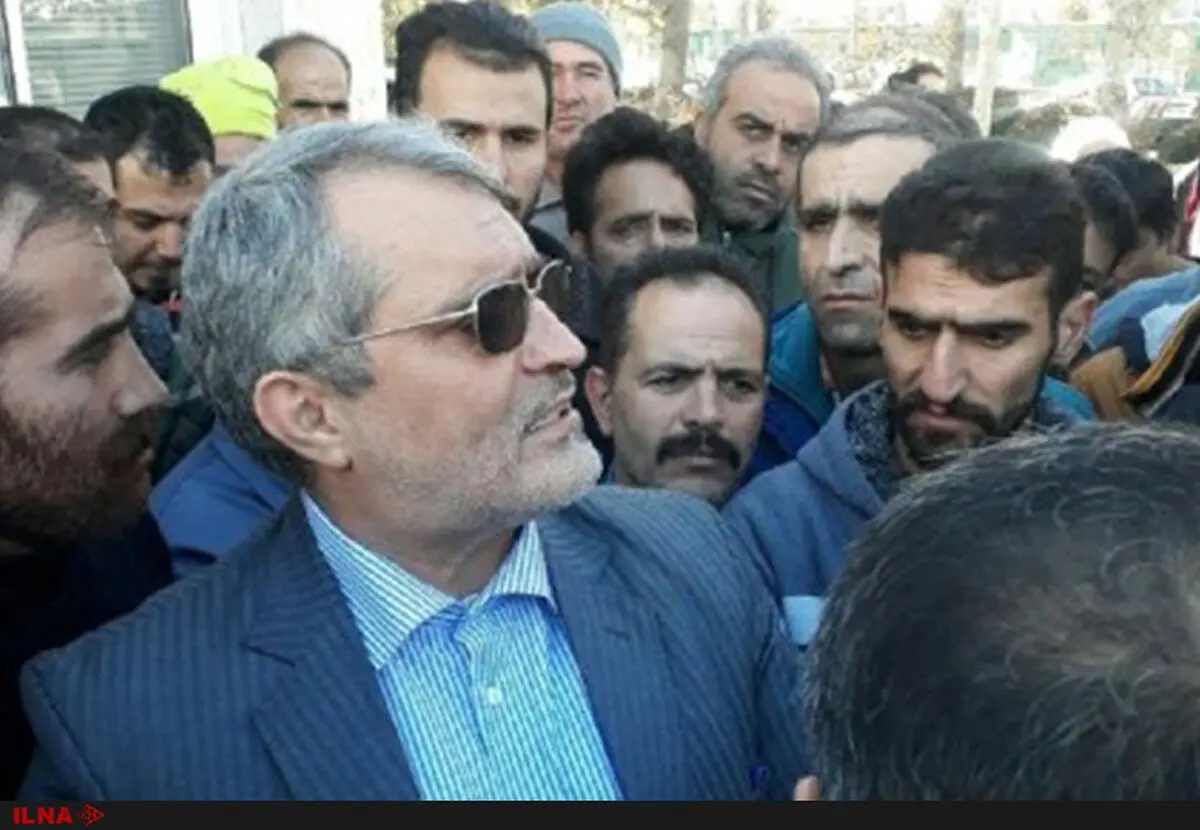 کارگران مناطق  دو،پنج وشش شهرداری کرج تجمع کردند
