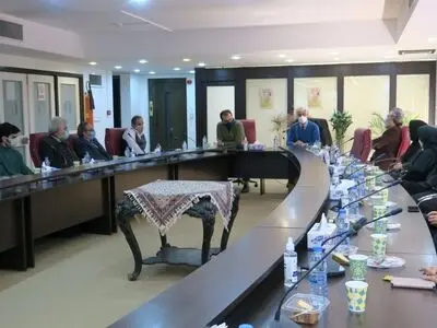 جمال‌زاده معتقد بود برای زنده ماندن زبان باید عناصر زنده‌ آن وارد نوشتار شود.