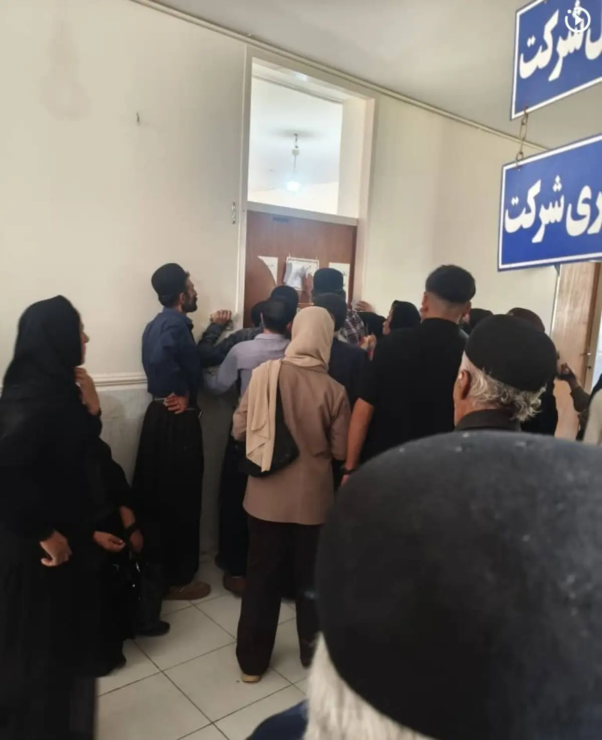 تجمع عشایر ایذه در اعتراض به حذف سهمیه آرد؛ نان قوت اصلی خانوارهای عشایری است