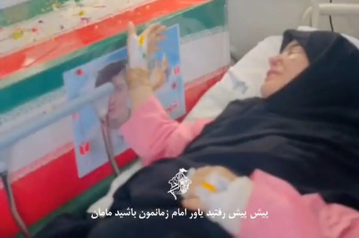 وداع جانسوزِ مادر مجروح با دو فرزند شهید خود + فیلم