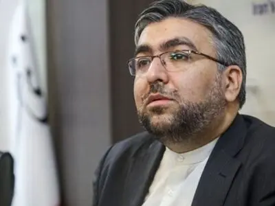 وفد من اعضاء لجنة الامن البرلمانیة یتفقد مجمع نطنز 