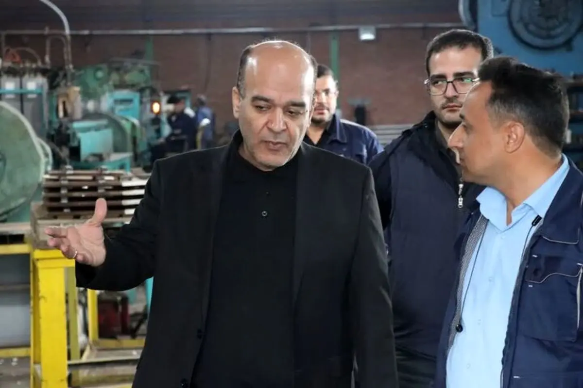 حملهٔ دشمن به مراکز صنعتی، حمله به سفرهٔ طبقهٔ کارگر است