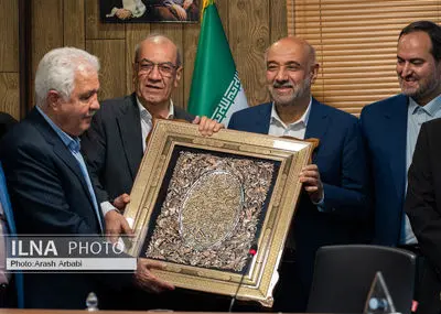 مراسم تقدیر از وزیر تعاون، کار و رفاه اجتماعی و مدیر عامل سازمان تامین اجتماعی