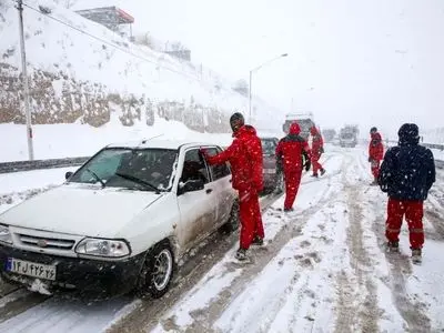 امدادرسانی هلال‌احمر خراسان شمالی به ۱۱۳ خودروی گرفتار در برف و کولاک