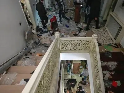 سوری ها اقامتگاه شخصی بشار اسد در دمشق را غارت کردند + عکس