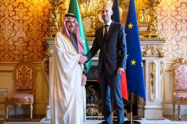 گفت‌وگوی تلفنی بن فرحان با وزیر خارجه فرانسه و نماینده عالی اتحادیه اروپا