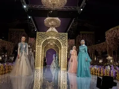 شوی لباس اسلامی با دختران روس(تصاویر)