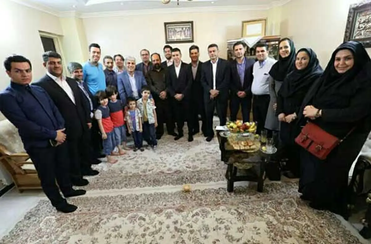 استقبال امیرمحسنی از ورزشکار افتخارآفرین منطقه۱۷