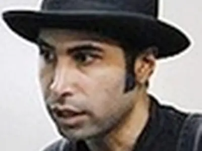 هنرمند تئاتر در شرایط جنگی فعالیت می‌کند