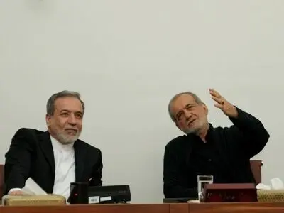 Pezeshkian's surprise visit to Foreign Ministry