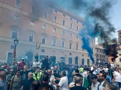 کارگران در جریان اعتصاب: ما با جنگ و گرانی مخالفیم!