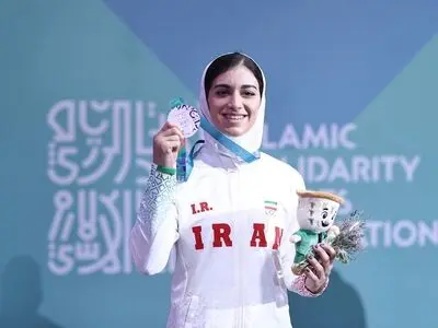 گزارش تصویری از مراسم اهدای مدال نقره به زهرا اکبری