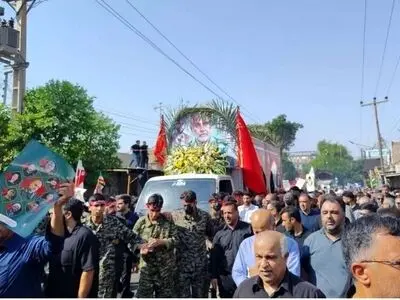 تشییع پیکر سردار شهید «غلامعلی رشید»  و فرزندش با حضور پرشور مردم در دزفول برگزار شد