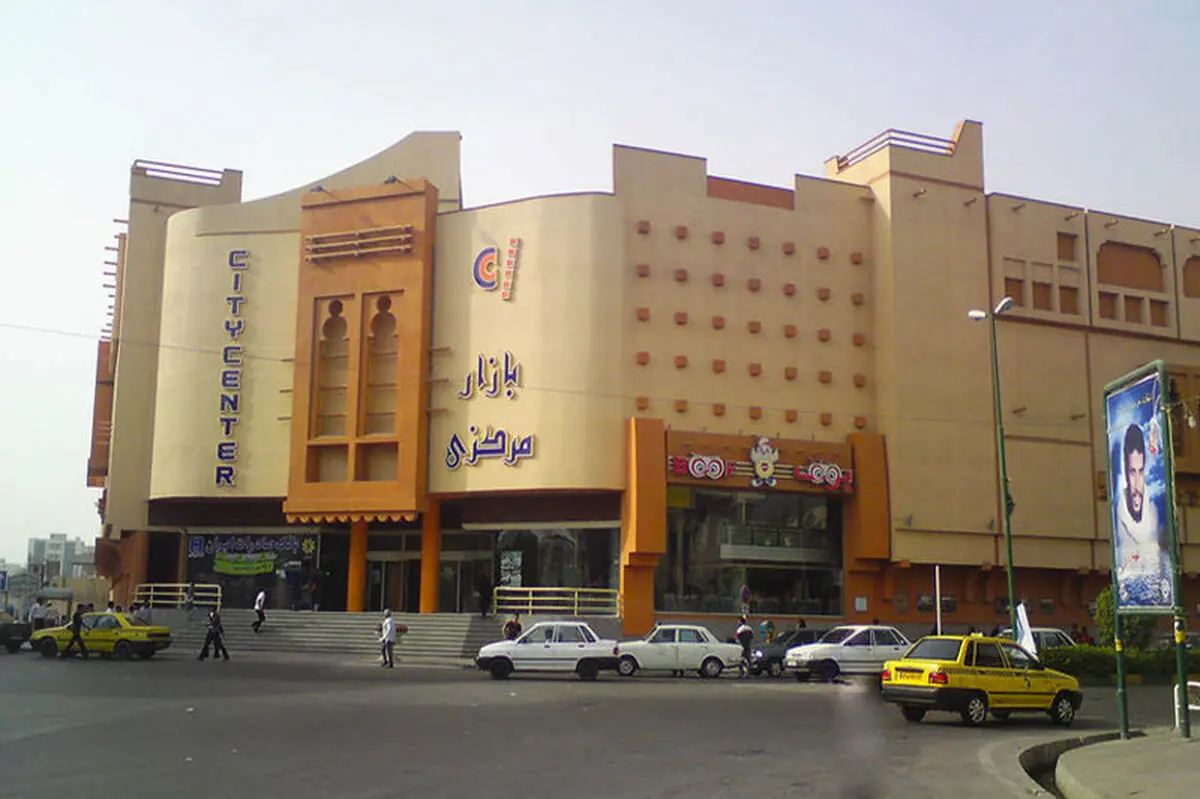 دزدی، سبب اتصالی برق در یک مجتمع تجاری بندرعباس شد