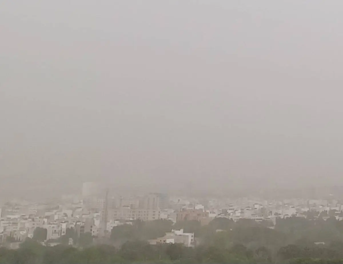 شیراز در محاصره گرد و خاک/ توده ریزگردها به سمت جنوب فارس حرکت می کند/ تداوم وزش باد تا پایان هفته