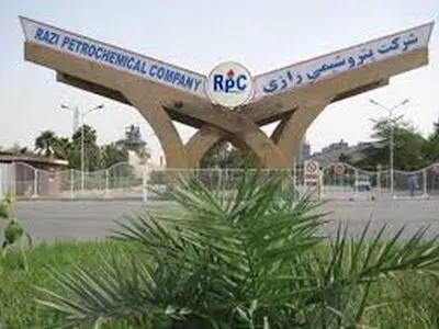 مراسم تقدیر از مدیرعامل پتروشیمی رازی و نماینده کارگران این شرکت