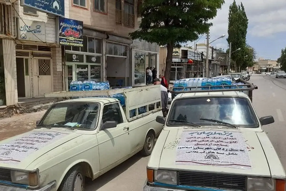 دومین محموله آب معدنی کانون‌های مساجد برای سیل‌زدگان اصلاندوز ارسال شد