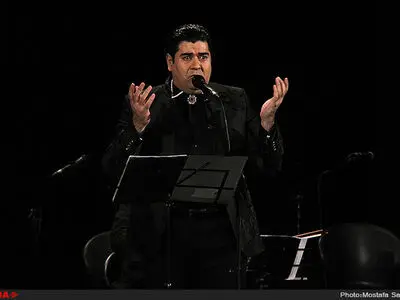 سالار عقیلی «مهر خاور» را خواند