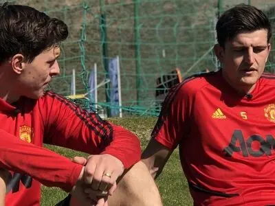 دو روی سکه مدافعان یونایتد؛ لیندلوف در نقش ناجی پیرزن سوئدی، مگوایر در حال زد و خورد