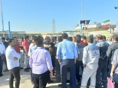 تجمع کارگران پایانه‌ها و مخازن پتروشیمی ماهشهر/ به اخراج همکاران و کسر حقوق معترضیم