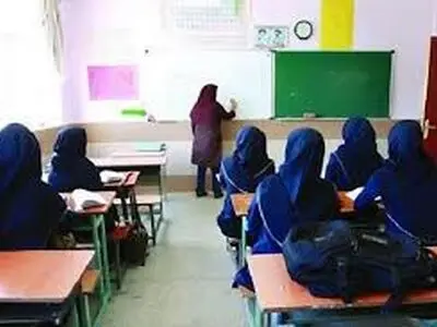 یک دانش آموز خطاب به مسئولان: جلساتتان نمادین است