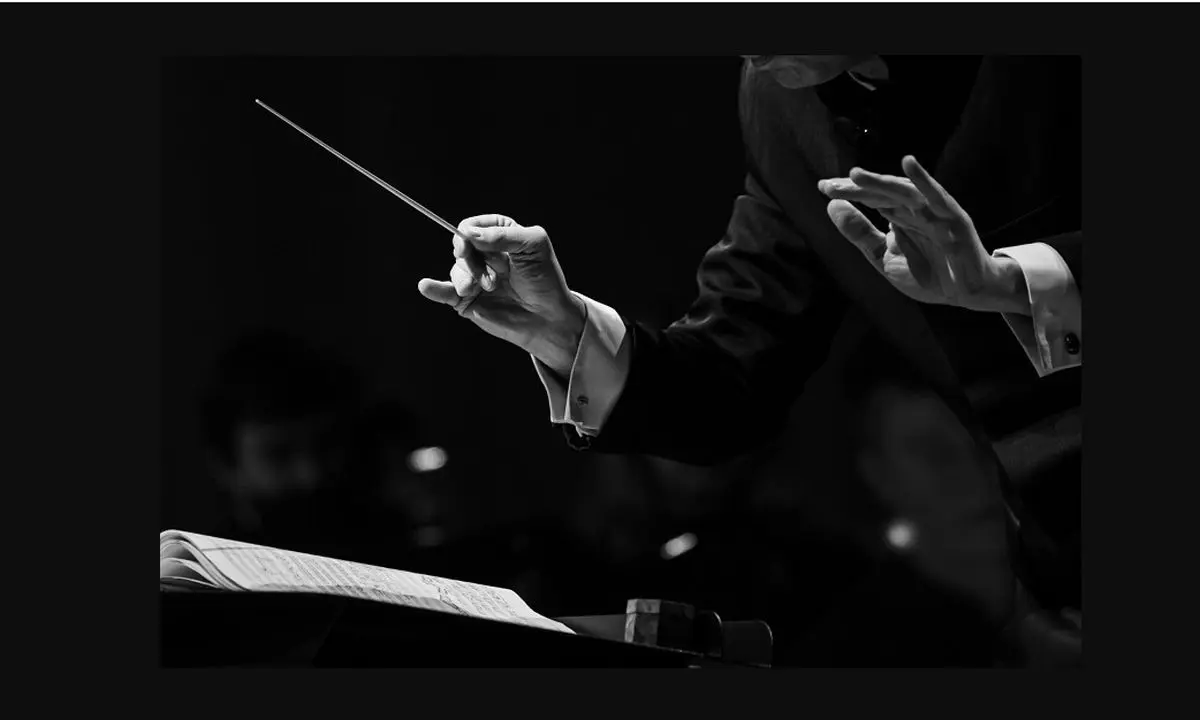 ارکستر پرسپولیس روی صحنه می‌رود