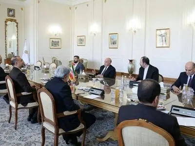 فی الاجتماع مع نظیره العراقي.. أمیر عبداللهیان یؤکد على حل قضایا العراق الداخلیة فی إطار القانون
