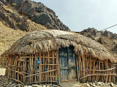 ماجرای عجیب تخریب خانه یک کپرنشین