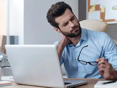 خداحافظی با گردن‌درد؛ راهکارهای علمی برای رهایی پایدار از درد