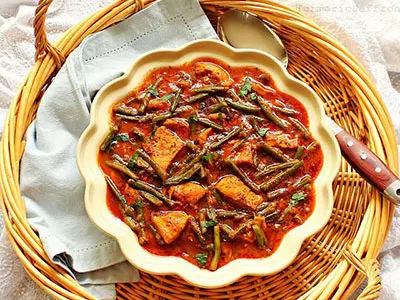 خوراک مرغ و لوبیا سبز؛ یک غذای نونی خوشمزه 