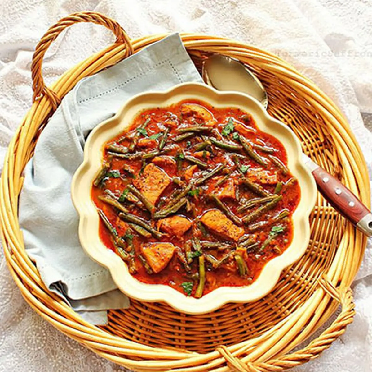 خوراک مرغ و لوبیا سبز؛ یک غذای نونی خوشمزه 