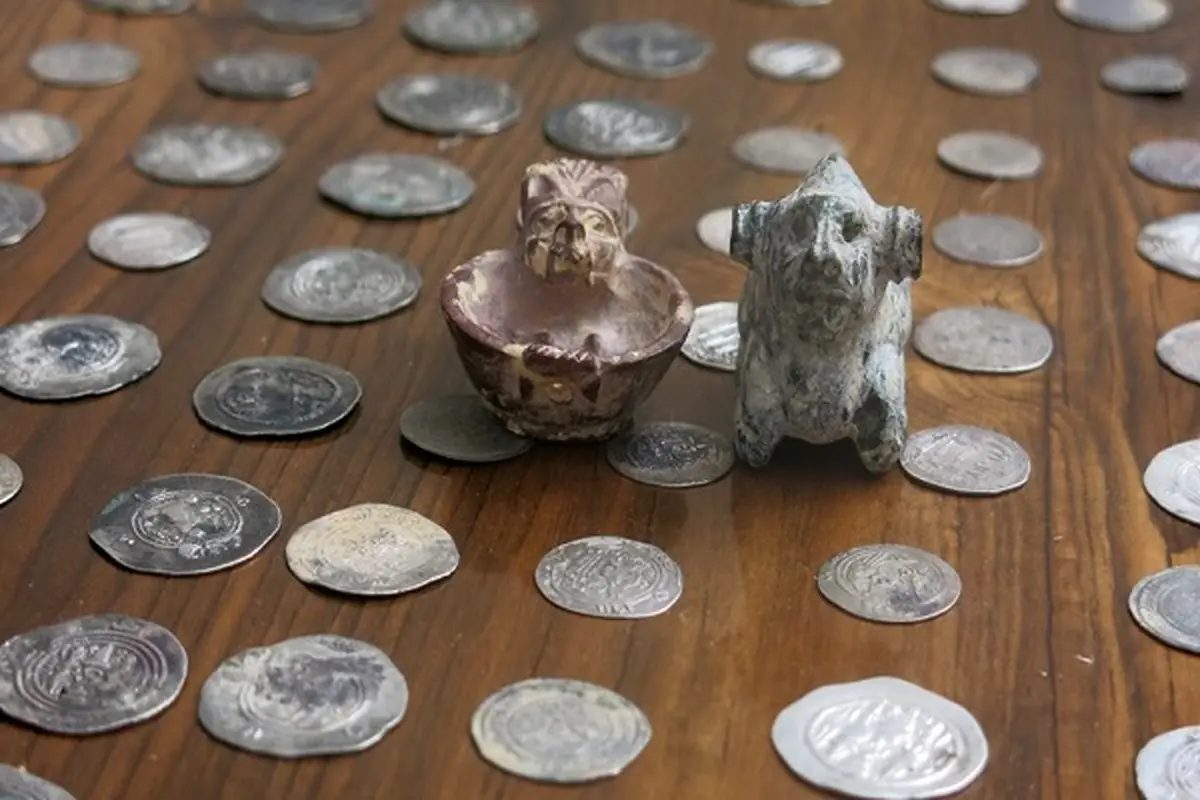 کشف سکه و آثار تاریخی قاچاق در تایباد