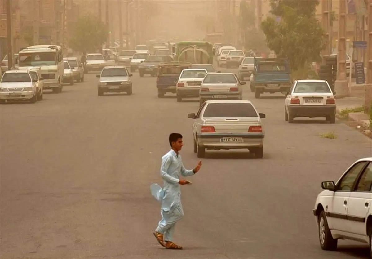 باد شدید در زاهدان،  به توفان شن تبدیل شد/ کاهش دید افقی به 100 متر