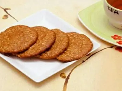 طرز تهیه بیسکوییت جو در منزل