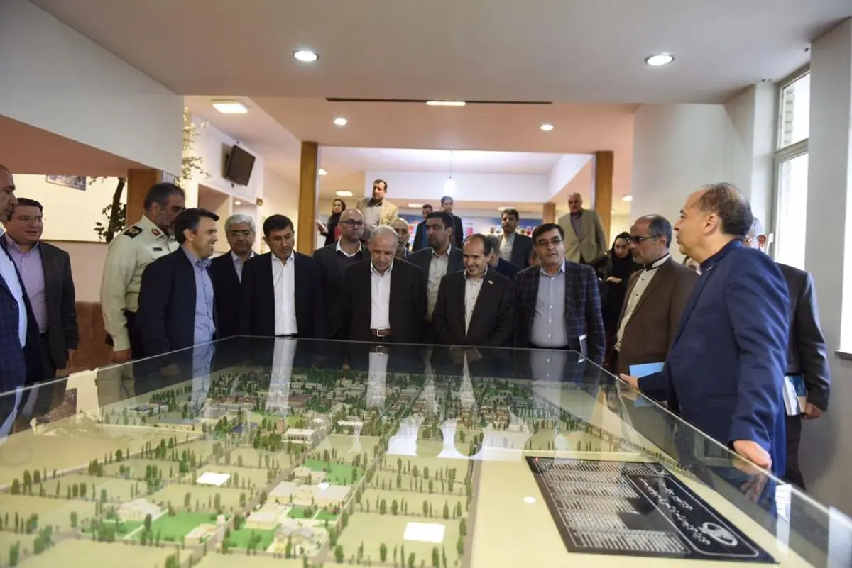 بازدید معاون رئیس جمهور و استاندار البرز از موسسه سرم سازی رازی 
