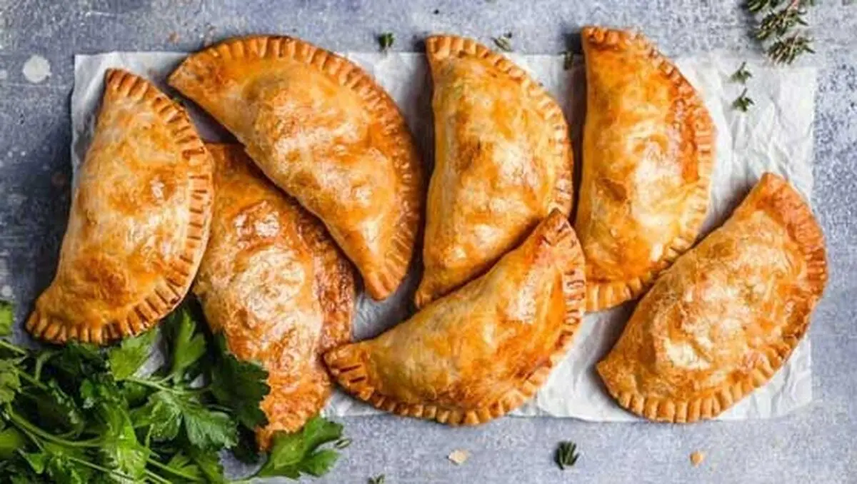 پیراشکی گوشت؛ از طرز تهیه تا روش پیچیدن