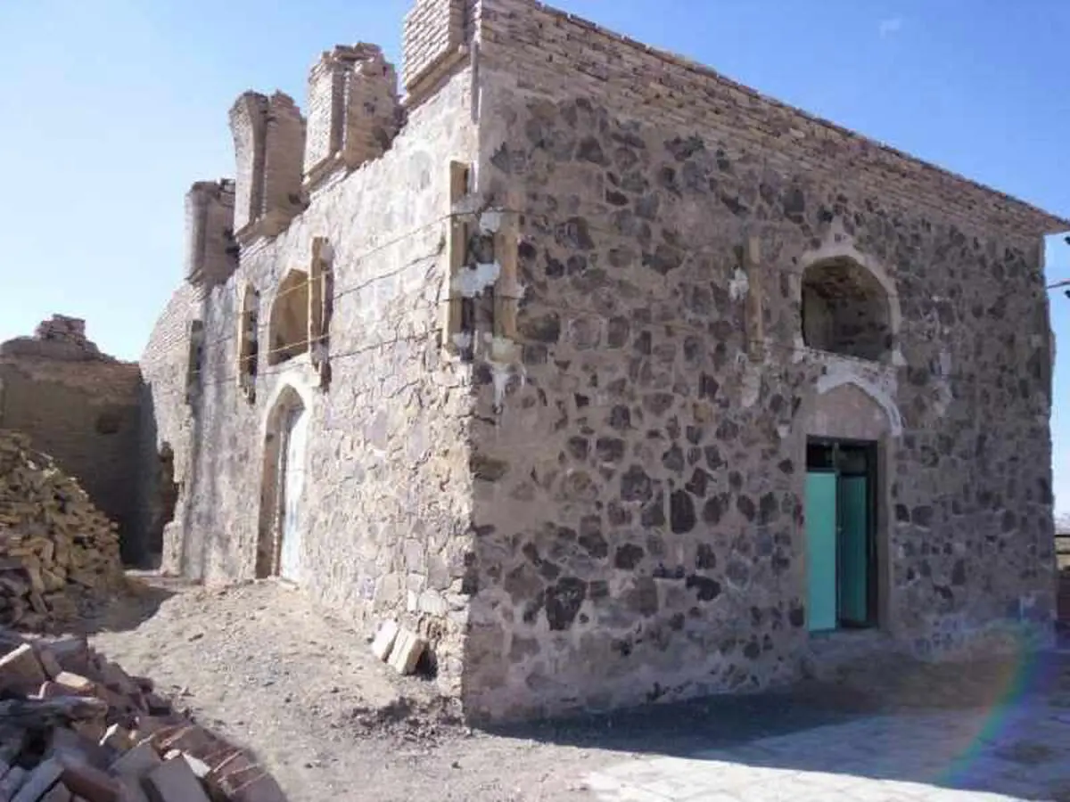 مزار روستای گل شهرستان خوسف مرمت شد