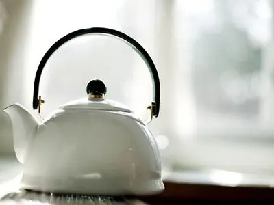تمیز کردن رسوب کتری با ۶ روش ساده و موثر