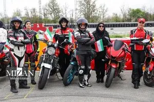 رژه کم سابقه زنان موتورسوار در میدان آزادی + عکس